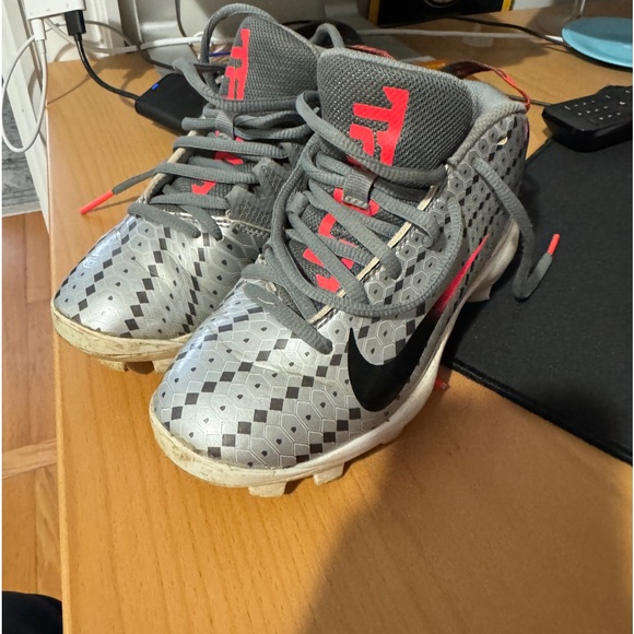 Mike Trout Baseball cleats size 1Y boys - Picture 1 of 5